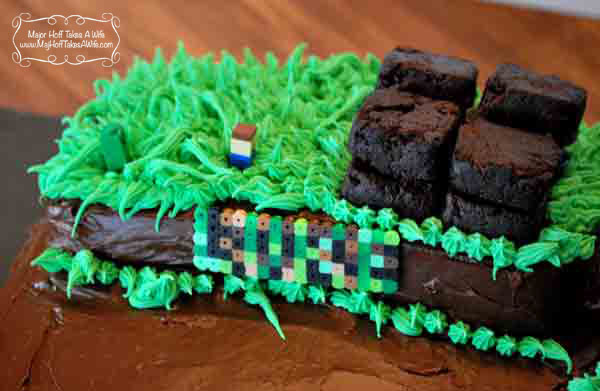 Minecraft cake personalized for the birthday kid