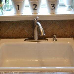 White-fiberglass-sink-basin