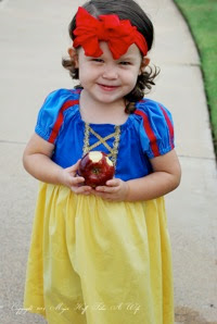 Snow White Halloween costume easy DIY