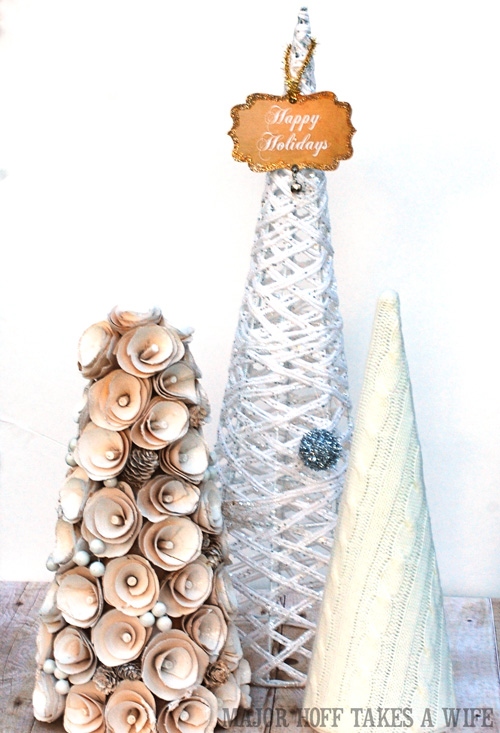 A vintage styled Christmas Tree Decor example