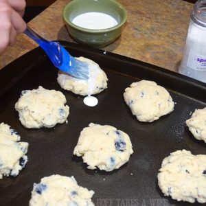 how to brush cream on top of uncooked scones