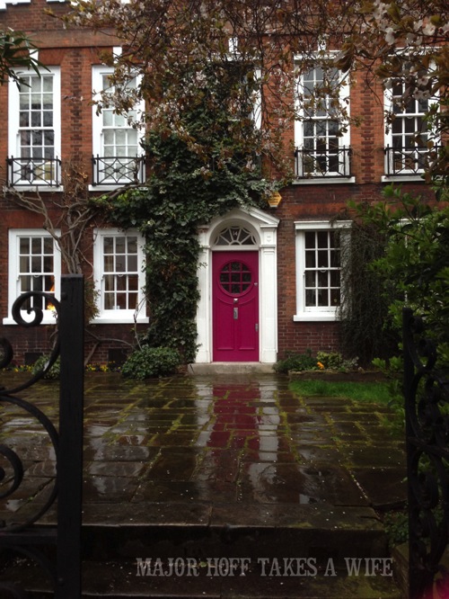 Add a pop of color to your front door. Looking for painting ideas? About to pick a front door color? Be inspired by these doors found in London. From classic to bold, there is sure to be a color that suits you! #color #inspiration #London #FrontDoor #paintingideas
