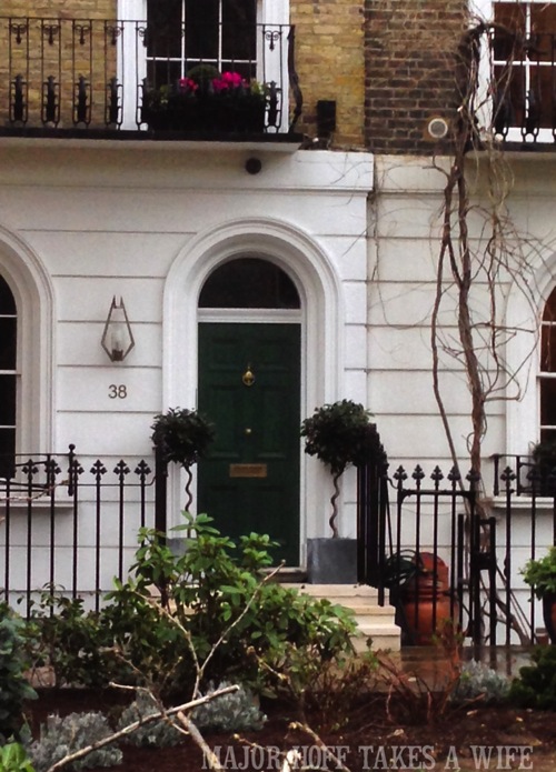 Green front door. Looking for painting ideas? About to pick a front door color? Be inspired by these doors found in London. From classic to bold, there is sure to be a color that suits you! #color #inspiration #London #FrontDoor #paintingideas