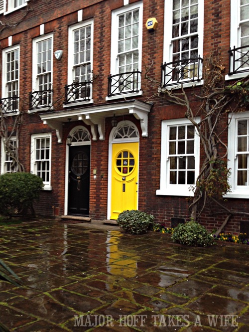 Front door painting ideas. Looking for painting ideas? About to pick a front door color? Be inspired by these doors found in London. From classic to bold, there is sure to be a color that suits you! #color #inspiration #London #FrontDoor #paintingideas