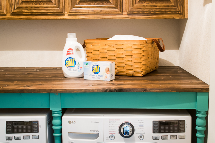 DIY Laundry Room Utility Room Table. Easy to build! Great for laundry room organization!