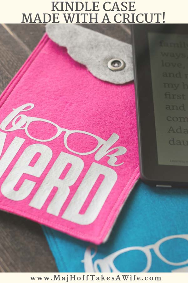 Learn how easy it is to make a DIY KINDLE CASE from inexpensive Felt. Complete the fun look with the “Book Nerd” Iron On Transfer! Perfect handmade Christmas gift! via @mrsmajorhoff