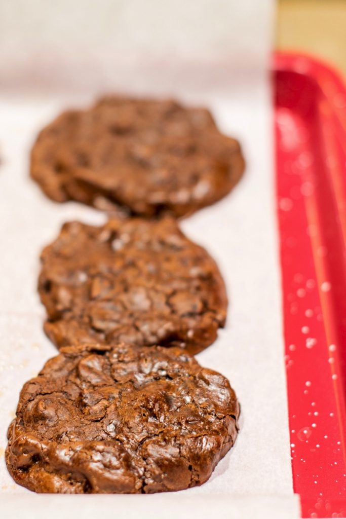 allowing chocolate cookies made without flour to cool