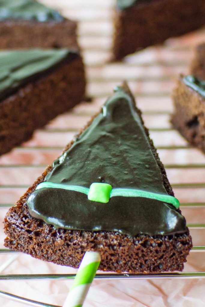 Easy to decorate brownie pops that look like witches hats for Halloween