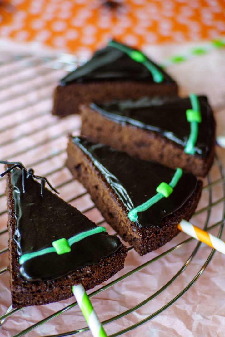Witch hat brownie pops will be the hit of your Halloween party!