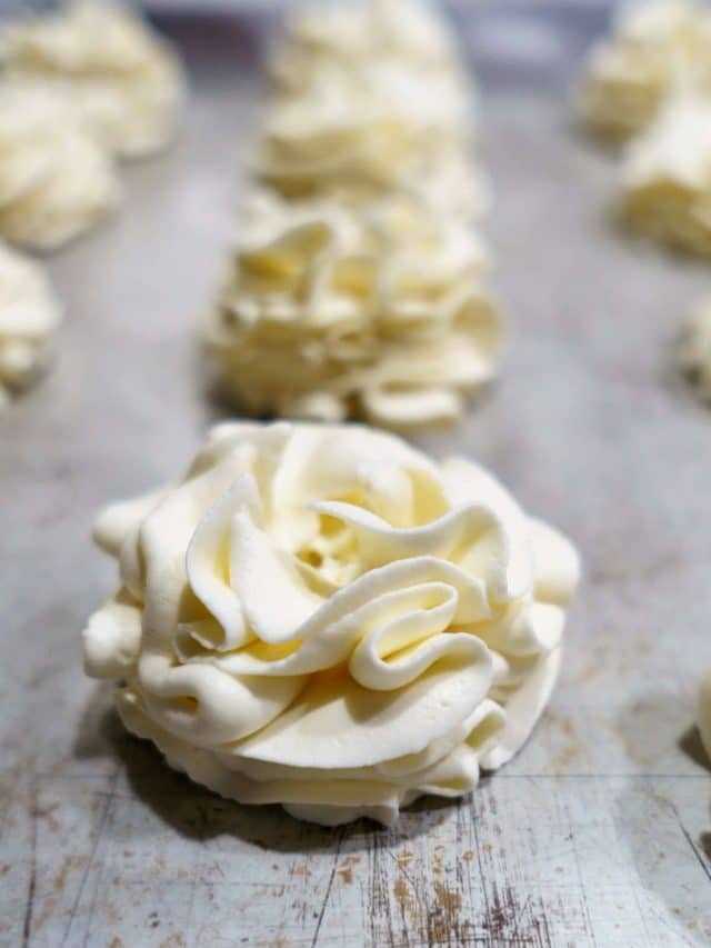 Sturdy whipped cream!! Never ruin desserts with melting cream again!