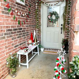 The 5 Basics to Decorating Your Front Porch for Christmas